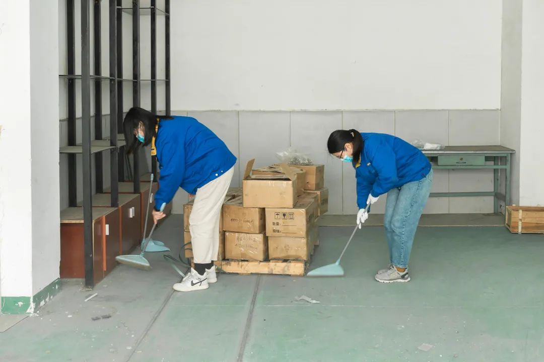 雷鋒精神丨“學(xué)雷鋒，春風(fēng)行動(dòng)”進(jìn)行中(圖2)